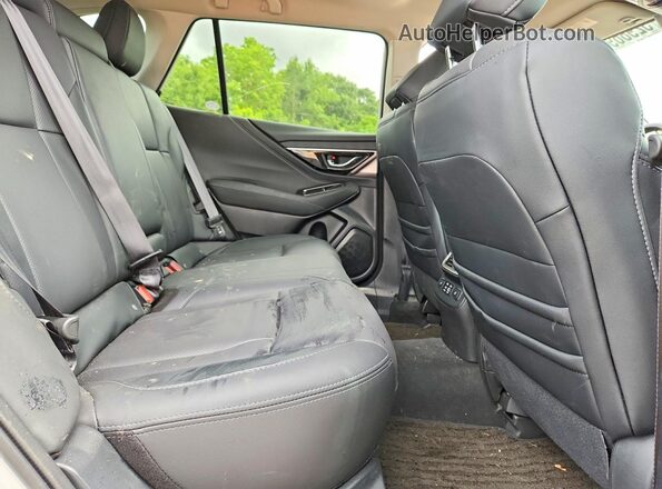 4S4BTANC3R3139670 2024 SUBARU OUTBACK White Вид задньої частини салону