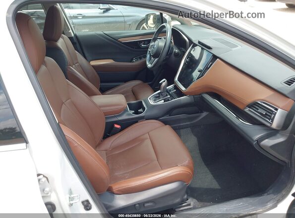 4S4BTAPC3N3145699 2022 SUBARU OUTBACK Белый Вид салона спереди