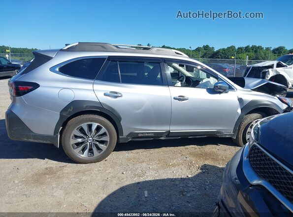 4S4BTGPDXR3197462 2024 SUBARU OUTBACK Серебряный Вид задней части салона