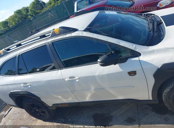 4S4BTGSD4R3156963 2024 SUBARU OUTBACK Белый Вид задней части салона
