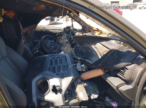 4S4BTGSD8S3250379 2025 SUBARU OUTBACK Зеленый Вид салона спереди