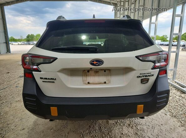4S4BTGUD8R3182107 2024 SUBARU OUTBACK White Вид ззаду