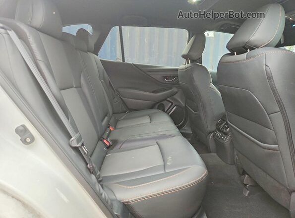 4S4BTGUD9N3223337 2022 SUBARU OUTBACK White Widok tylnych siedzeń