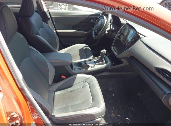 4S4GUHM67R3717065 2024 SUBARU CROSSTREK Orange Вид салону спереду