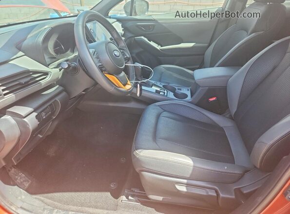 4S4GUHT66R3840390 2024 SUBARU CROSSTREK Оранжевый Вид салона спереди
