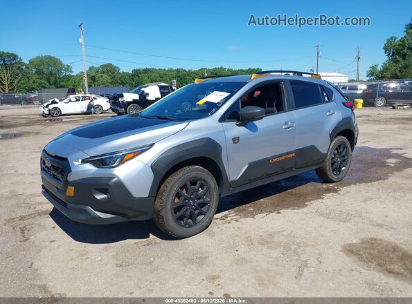 4S4GUHT67R3783679 2024 SUBARU CROSSTREK Silver Vista tres cuartos delantera izquierda