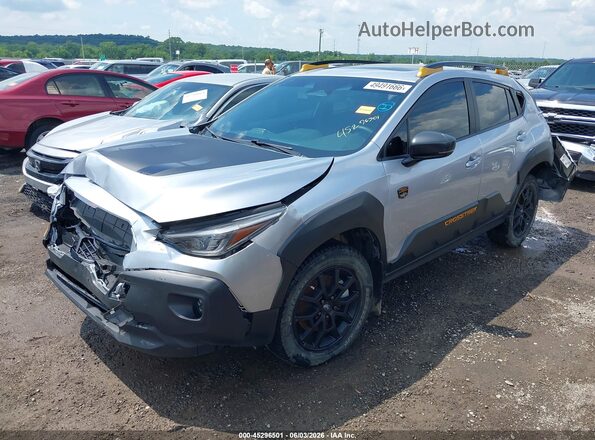 4S4GUHU68S3756513 2025 SUBARU CROSSTREK Silver Առջևի ձախ երեք քառորդ տեսարան