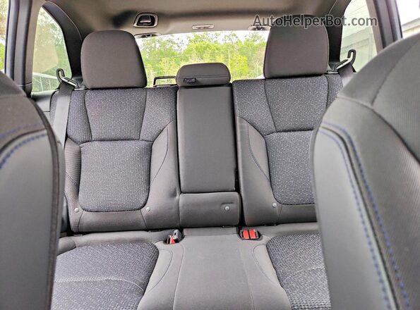 4S4SLDD6XT3055754 2026 SUBARU FORESTER Silver Widok tylnych siedzeń