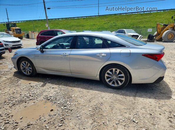 4T1AA1ABXMU005403 2021 TOYOTA AVALON Серебряный Задняя левая четверть