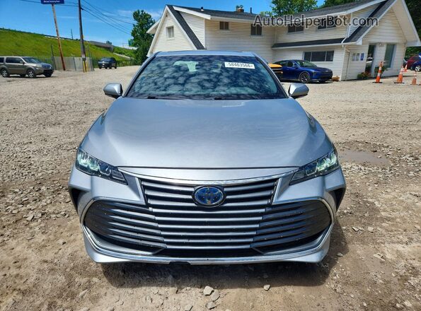 4T1AA1ABXMU005403 2021 TOYOTA AVALON Серебряный Вид спереди