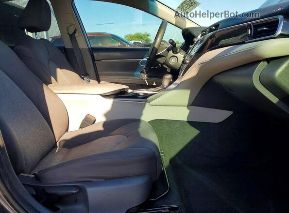 4T1B11HK2JU074415 2018 TOYOTA CAMRY Gray Front interior view