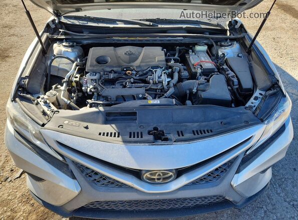 4T1B11HK2JU095975 2018 TOYOTA CAMRY Серебряный 
