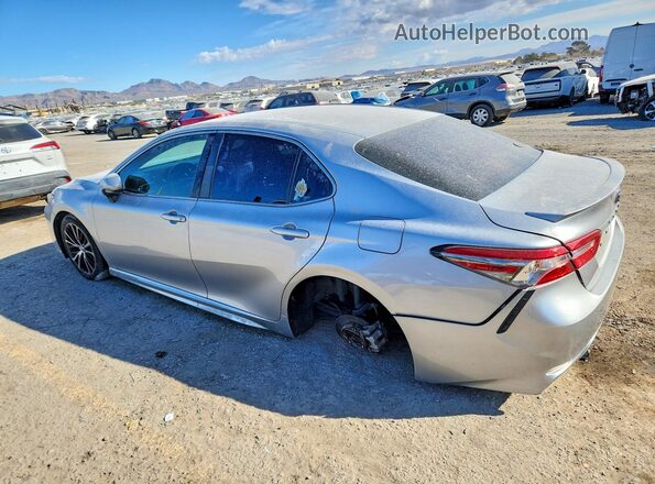 4T1B11HK2JU095975 2018 TOYOTA CAMRY Серебряный 