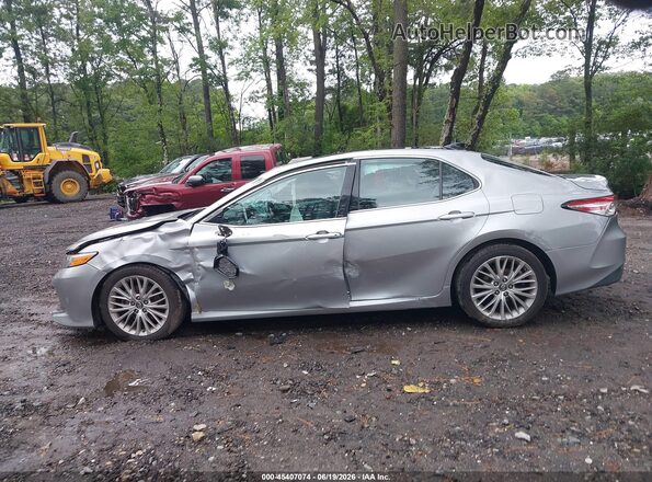4T1B11HK2KU791933 2019 TOYOTA CAMRY Silver Սալոնի 360 աստիճան տեսք