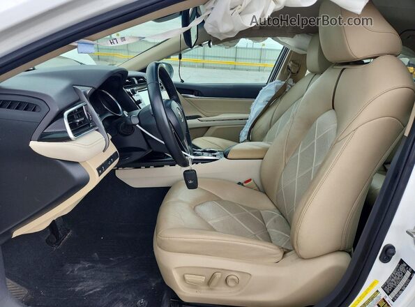 4T1B11HK5JU129455 2018 TOYOTA CAMRY White Սալոնի դիմացի տեսք