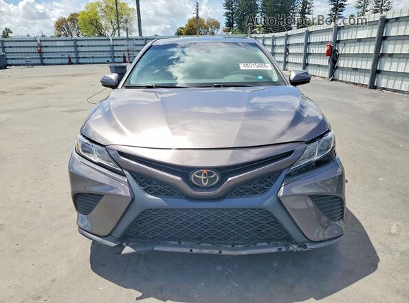 4T1B11HK5JU573581 2018 TOYOTA CAMRY Серый 