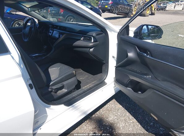 4T1B11HK5JU583396 2018 TOYOTA CAMRY Белый Вид салона спереди