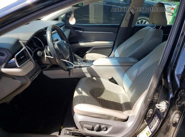 4T1B11HK5JU586332 2018 TOYOTA CAMRY Black Widok wnętrza z przodu