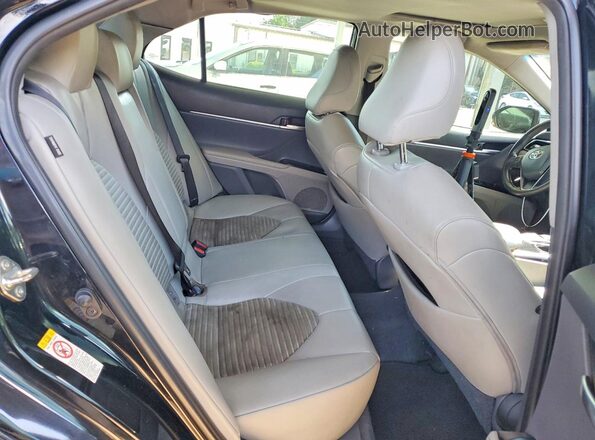 4T1B11HK5JU586332 2018 TOYOTA CAMRY Black Widok tylnych siedzeń