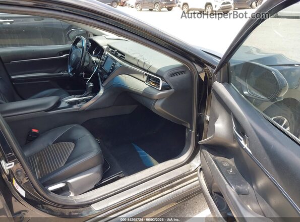 4T1B11HK5JU614517 2018 TOYOTA CAMRY Черный Вид салона спереди