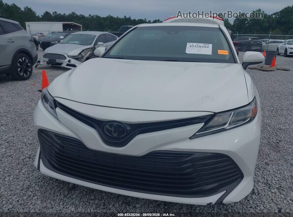 4T1B11HK6JU147060 2018 TOYOTA CAMRY White Widok wnętrza z tyłu
