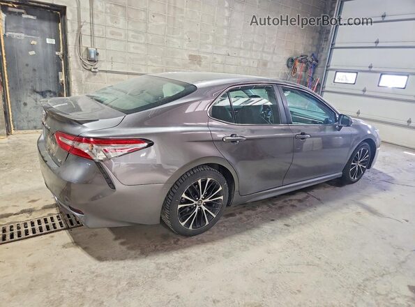 4T1B11HK6JU557289 2018 TOYOTA CAMRY Silver Trasero derecho