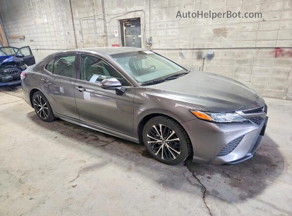 4T1B11HK6JU557289 2018 TOYOTA CAMRY Silver Delantero derecho
