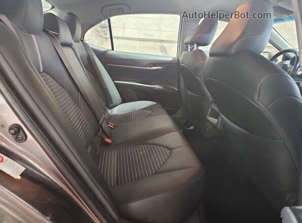 4T1B11HK6JU557289 2018 TOYOTA CAMRY Silver Vista de los asientos traseros