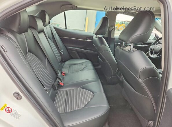 4T1B11HK6JU633061 2018 TOYOTA CAMRY White Вид задніх сидінь