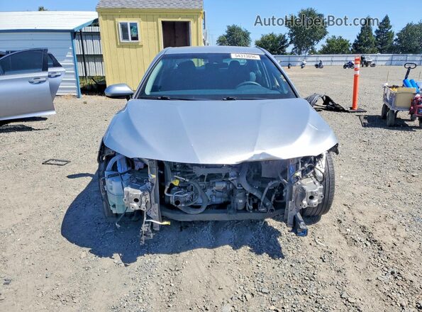 4T1B11HK9JU024756 2018 TOYOTA CAMRY Silver Widok z przodu