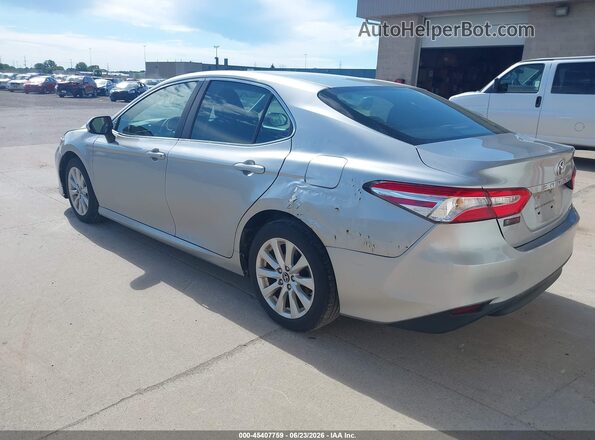 4T1B11HK9JU074976 2018 TOYOTA CAMRY Silver Tył lewy
