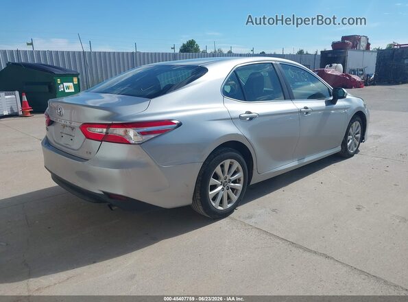 4T1B11HK9JU074976 2018 TOYOTA CAMRY Silver Tył prawy