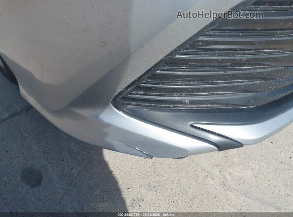 4T1B11HK9JU074976 2018 TOYOTA CAMRY Silver Widok z przodu