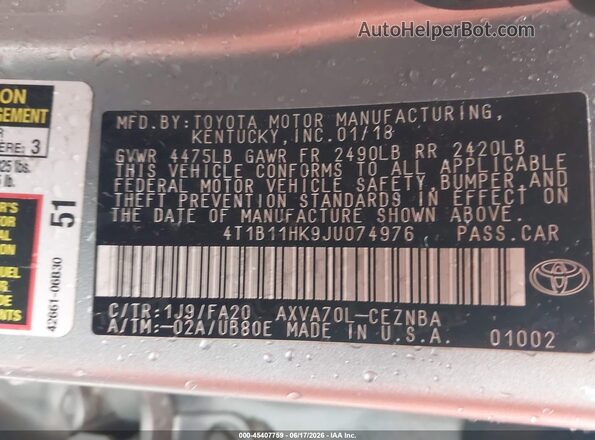 4T1B11HK9JU074976 2018 TOYOTA CAMRY Silver Widok komory silnika