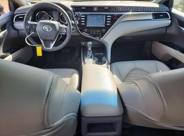 4T1B11HK9JU607411 2018 TOYOTA CAMRY Silver 