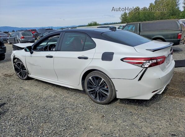 4T1B61HK0JU073183 2018 TOYOTA CAMRY White 