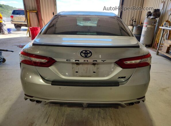 4T1B61HK0JU124682 2018 TOYOTA CAMRY Silver Rear view