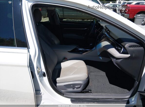 4T1B61HK2KU800423 2019 TOYOTA CAMRY White წინა სალონის ხედი