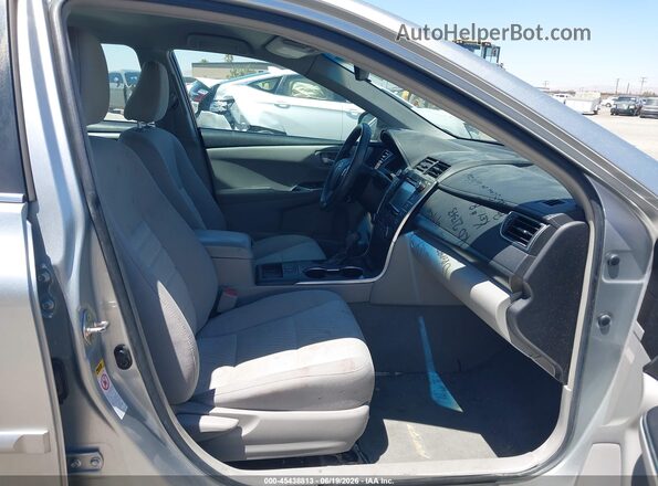 4T1BD1FK1GU199196 2016 TOYOTA CAMRY HYBRID Silver Սալոնի դիմացի տեսք
