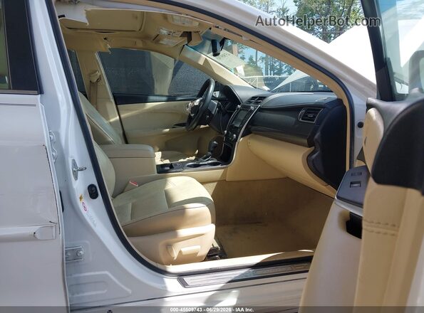 4T1BF1FK0GU522597 2016 TOYOTA CAMRY Белый Вид салона спереди