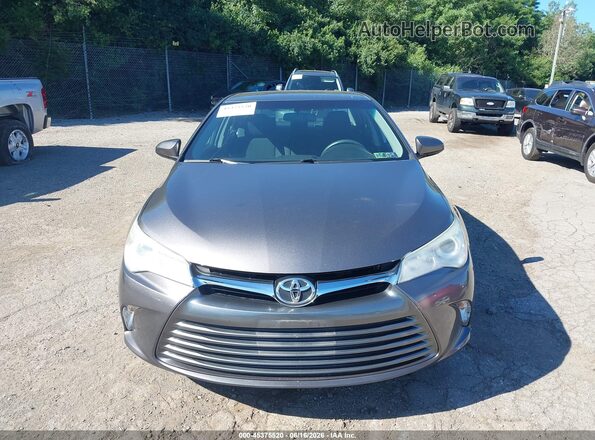 4T1BF1FK0HU337824 2017 TOYOTA CAMRY Gray Вид задньої частини салону