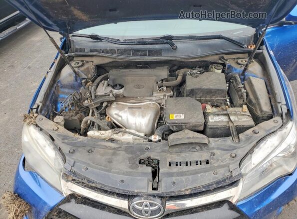 4T1BF1FK0HU757079 2017 TOYOTA CAMRY Синий Вид задней части салона