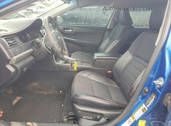 4T1BF1FK0HU757079 2017 TOYOTA CAMRY Синий Вид салона спереди