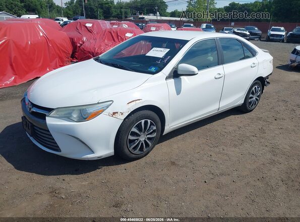 4T1BF1FK1GU119034 2016 TOYOTA CAMRY White Przód lewy