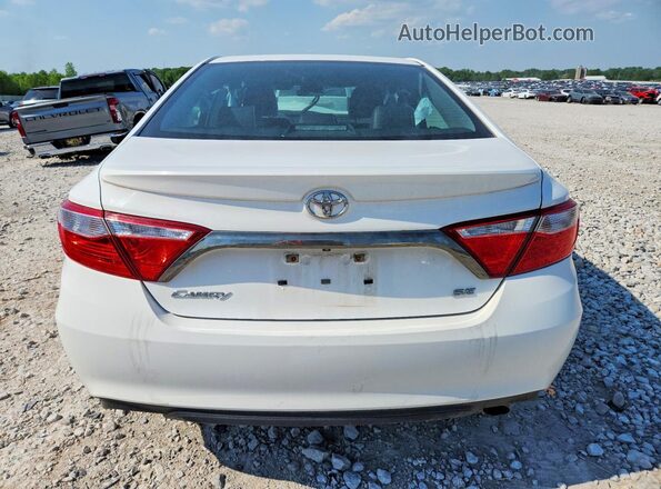 4T1BF1FK1GU202902 2016 TOYOTA CAMRY White Rear view