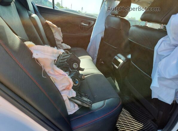 4T1BF1FK1GU202902 2016 TOYOTA CAMRY White Rear seats view