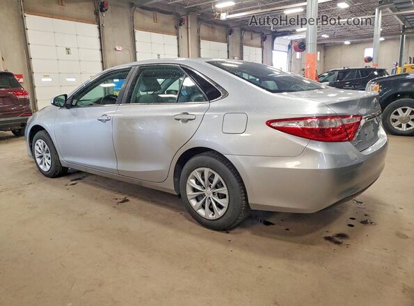 4T1BF1FK1HU276371 2017 TOYOTA CAMRY Серебряный Задняя левая четверть