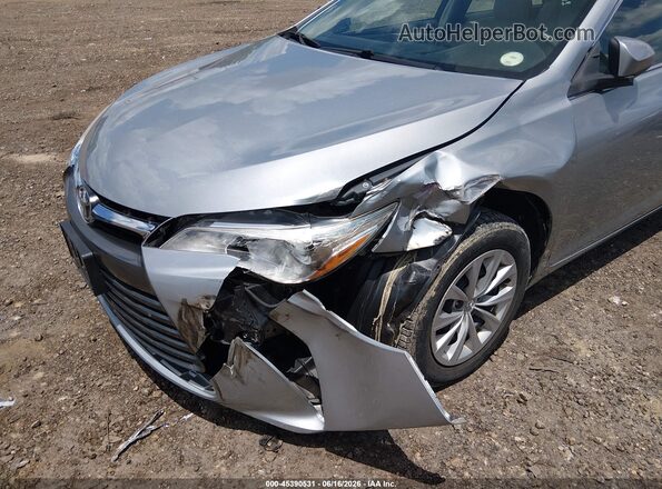 4T1BF1FK1HU367673 2017 TOYOTA CAMRY Gray Դիմացի տեսք