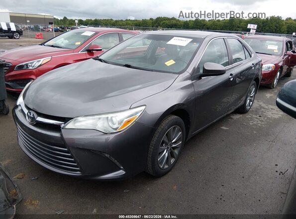 4T1BF1FK1HU690217 2017 TOYOTA CAMRY Gray Առջևի ձախ երեք քառորդ տեսարան