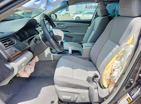 4T1BF1FK1HU712121 2017 TOYOTA CAMRY Gray წინა სალონის ხედი